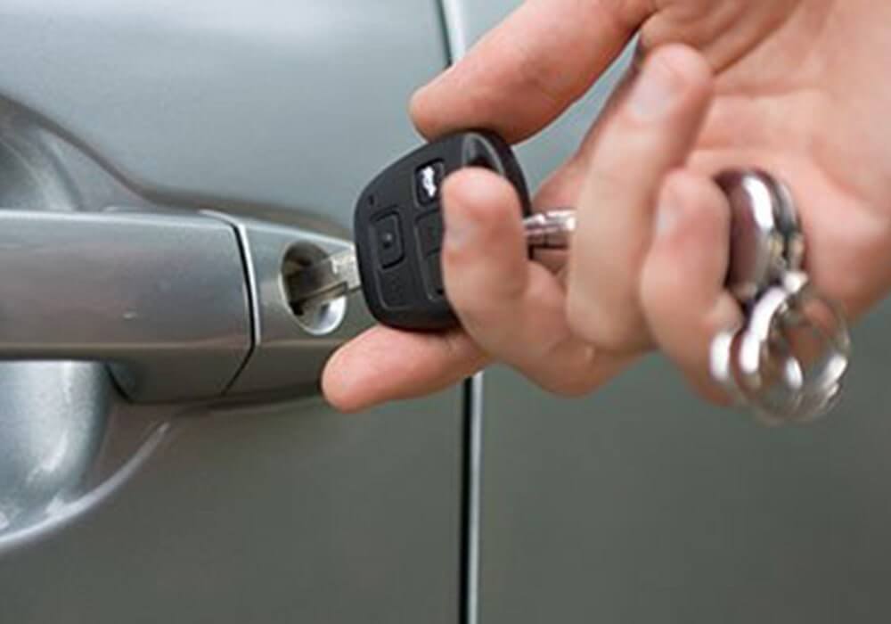 automotive locksmith